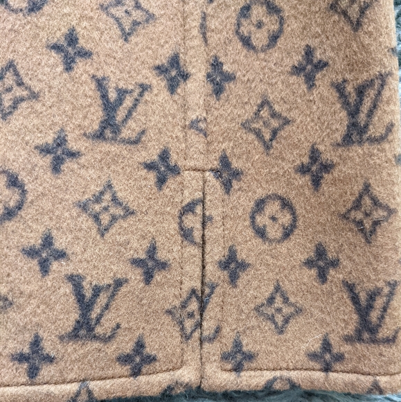 Louis Vuitton Monogram Wool Skirt. - Picture 8 of 16